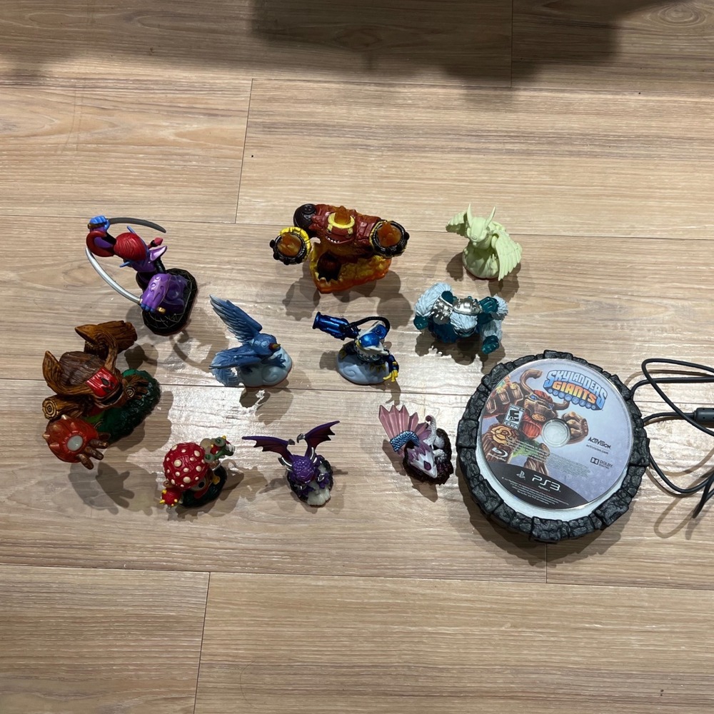 Activision Skylanders Giants PS3 Bundle Portal 9 Figures Tree Rex Hot Head OS